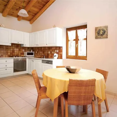 Villa Markantonata Sleeps 4 Air Con Wifi *